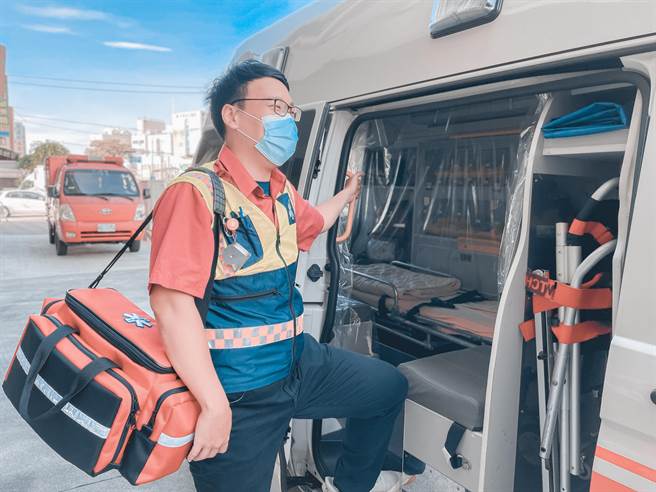 彰化义消分队队员吴丰有，荣获「全国救护志工菁英」。（彰化县消防局提供／吴敏菁彰化传真）