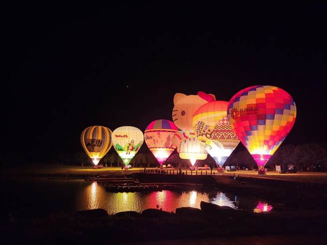 台东国际热气球嘉年华第3场光雕音乐会昨晚在池上乡大坡池举办。（台东县政府提供）
