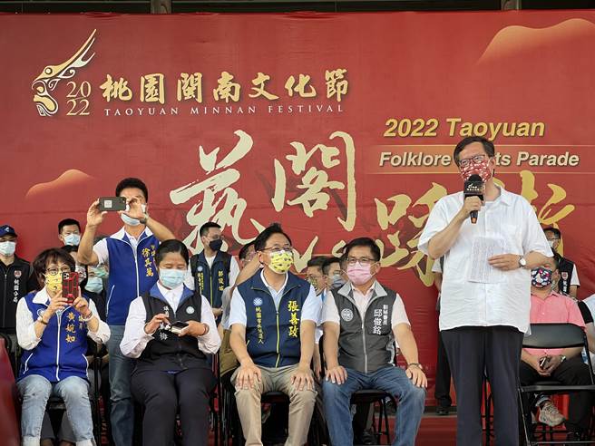 张善政5点20分按表定时间出席，国民党籍议员纷纷让位，让张善政坐第1排、紧邻市府副秘书长邱俊铭旁。(蔡依珍摄)