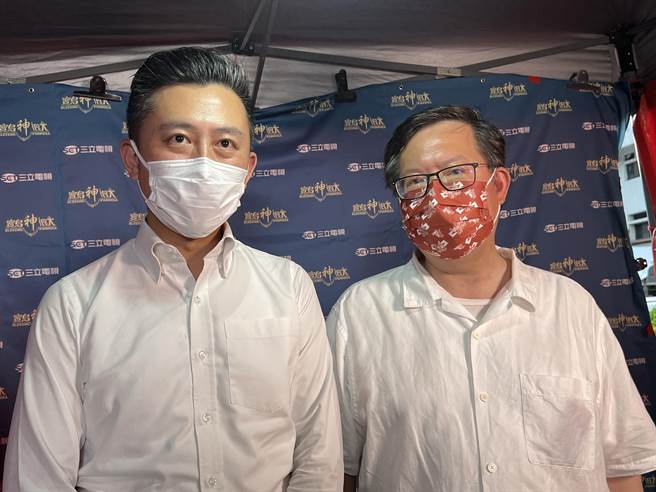 郑文灿和林智坚一同受访。(蔡依珍摄)