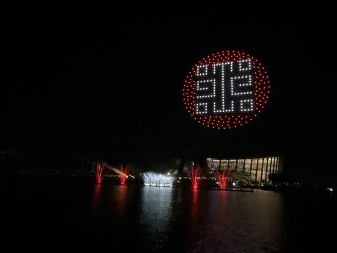 故宫南院无人机秀「故宫院徽」。（廖素慧摄）