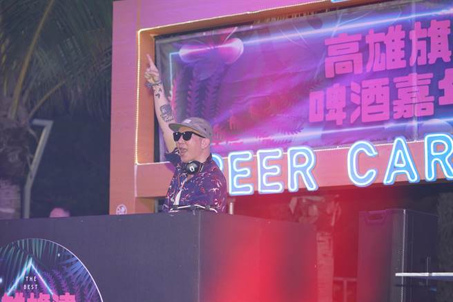 具俊晔在「高雄旗津啤酒嘉年华」演出，气氛嗨翻。（宽宽整合行销提供）