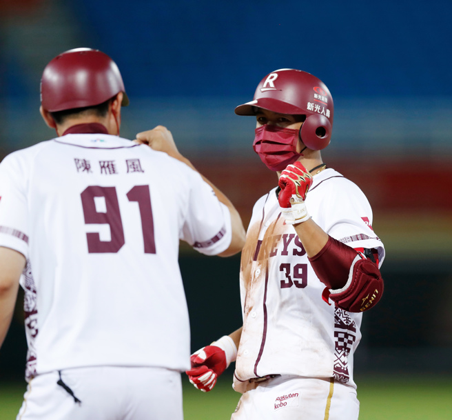 樂天桃猿林立。（陳怡誠攝）