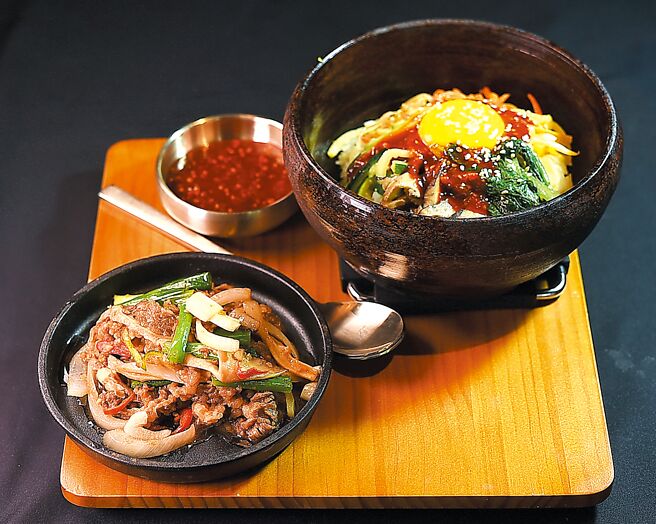 〈初瓦〉的〈锅巴哔哔饭〉是将炒肉与拌饭分开呈现。图／姚舜