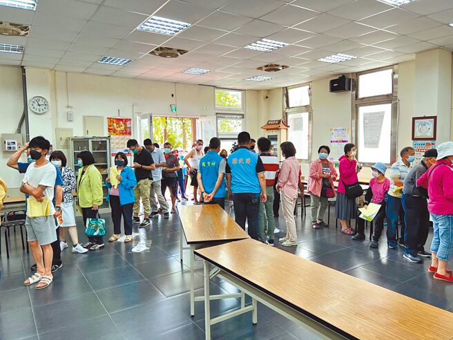 芎林乡公所15日发放防疫纾困金，符合资格者每人可领1000元。（芎林乡公所提供／邱立雅竹县传真）