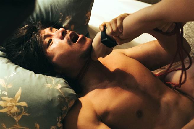 姚淳耀在《我愿意》有多场猛烈床戏。（络思本娱乐制作提供）