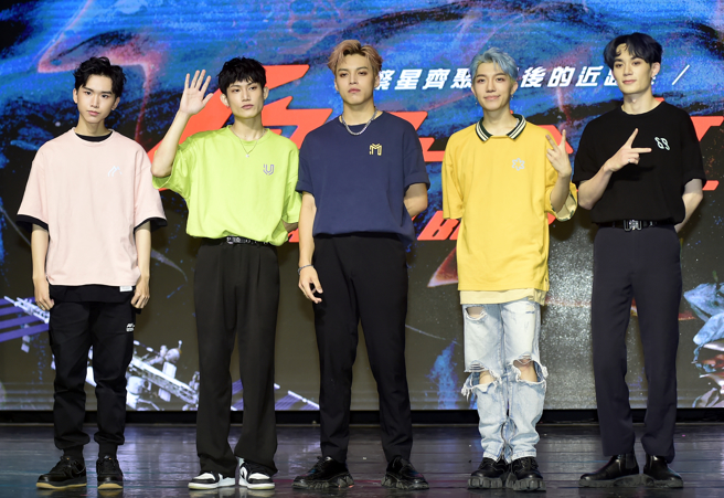 《原子少年》总决赛拚出道！TOP10宝藏男孩大公开反转魅力让他夺冠军。（图/郑宜熏摄）