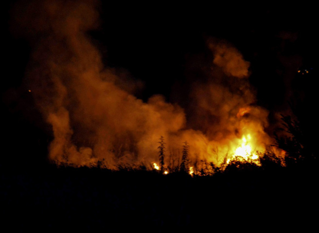 一架乌克兰货机16日深夜坠毁在希腊北部，有外媒报导机上载有「武器」。（图／路透社）