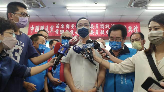 國民黨主席朱立倫盼鍾東錦能夠回歸團隊。（李京昇攝）