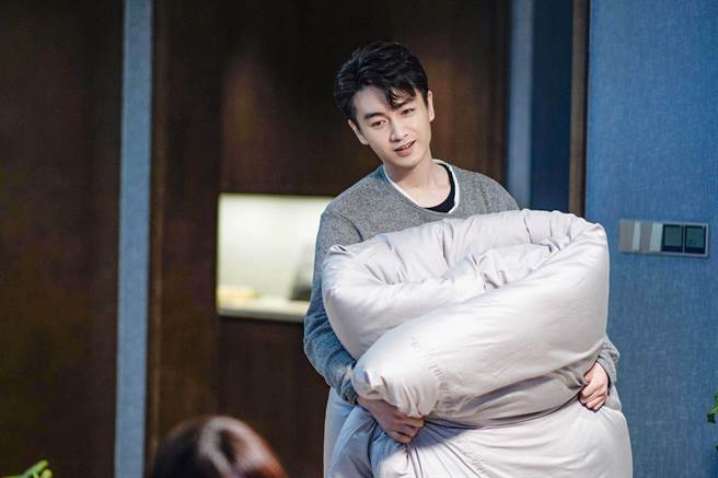 陈晓首次亲回与爱妻陈妍希的幸福生活。（LiTV提供）