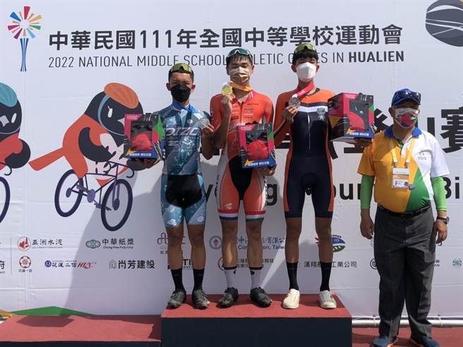 2022年全国中等运动会復赛第2阶段于7月15日至20日登场，今（17日）在田径1500公尺、自由车登山车越野赛项目中，分别由壮围国中陈洁安选手、罗东高工杨承佑选手（中）勇夺金牌。（宜兰县政府教育处提供／吴佩蓉宜兰传真）