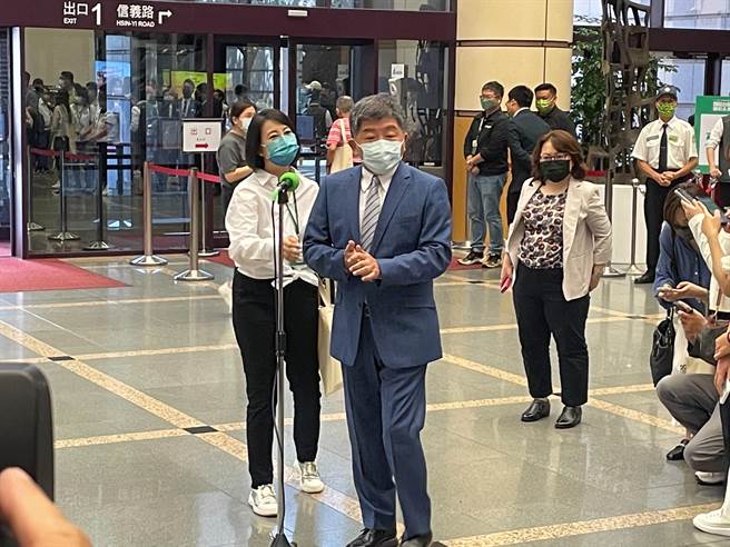 民进党台北市长参选人陈时中今（17日）表示，任何的论坛要看价值是否存在，若价值存在就应该办，但若没有办的价值或效果，那就不用办了。（叶书宏摄）