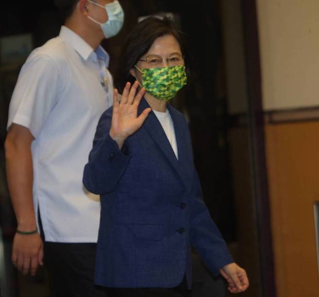 蔡英文总统17日以党主席身分出席民进党全代会。（陈君玮摄）