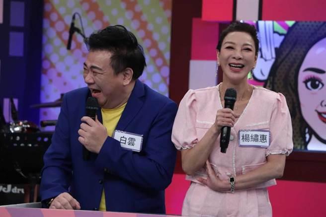 楊繡惠（右）、白雲這對緋聞情侶一同上《小明星大跟班》。（中天綜合台提供）