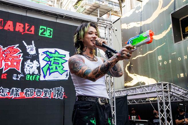 Marz23昨在西门町举办快闪活动。（华纳音乐提供）