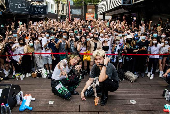 Marz23昨在西门町举办快闪活动。（华纳音乐提供）