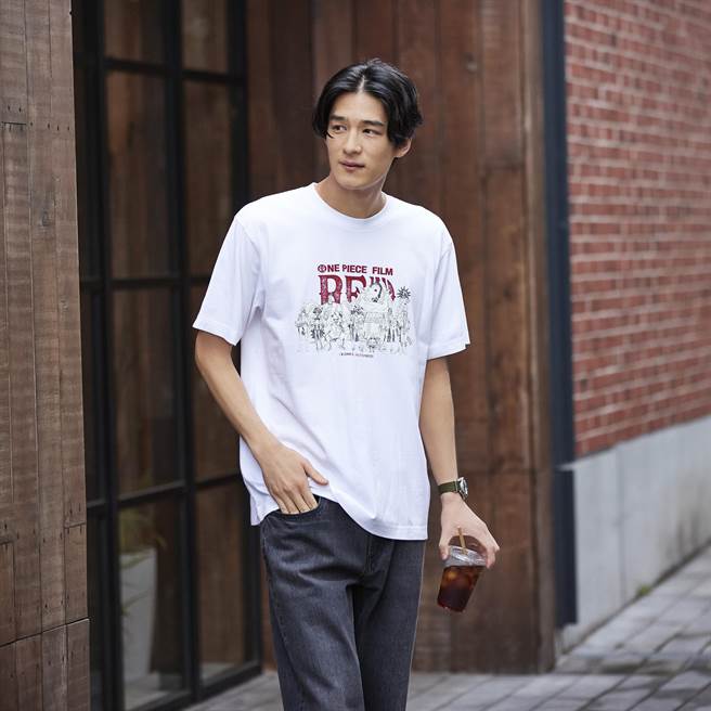 UNIQLO联名T恤「ONE PIECE FILM RED」，590元。（UNIQLO提供）