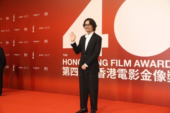 林家栋上周在刘德华监制的新片严重受伤，今17日就帅气地出席金像奖，恢復神速。（图／翻摄东网）