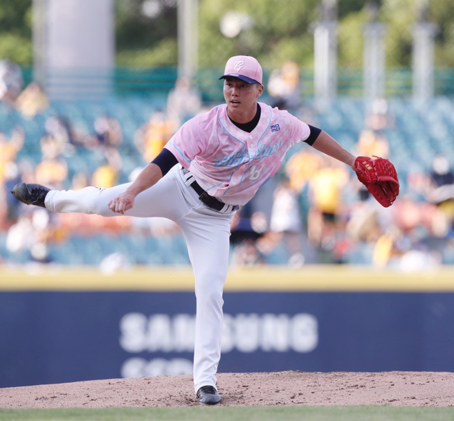 富邦悍將郭俊麟染疫後歸隊一軍首場先發5局失4分（2責失）。（陳怡誠攝）