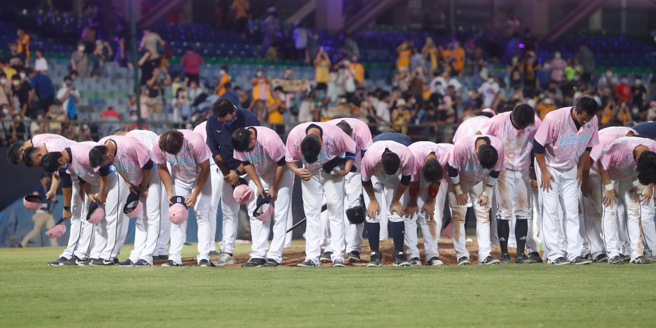 富邦悍將中止11連敗，但仍是12連不勝的狀態。（陳怡誠攝）