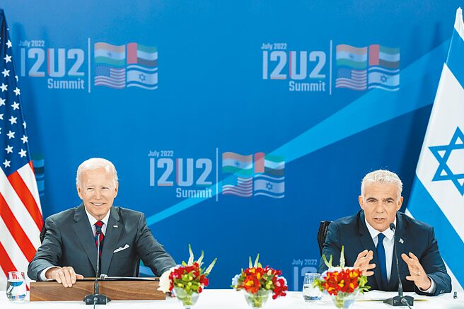 美國總統拜登（左）和以色列總理拉皮德。（摘自美國總統拜登推特）