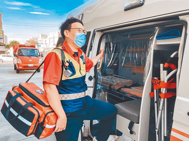 彰化义消分队队员吴丰有，荣获「全国救护志工菁英」甄选。（彰化县消防局提供／吴敏菁彰化传真）