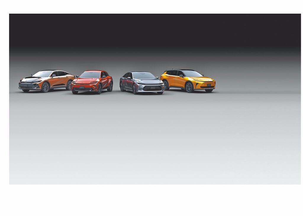 TOYOTA發表Crown系列，一口氣推出4個車型，左起Crown Crossover、Crown Sport、Crown Sedan、Crown Estate。（TOYOTA提供）