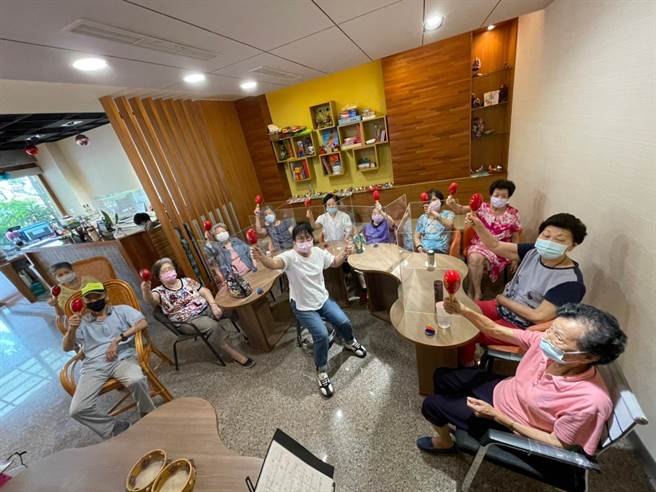 驯鹿失智社区服务据点提供失智者日照及照顾者多元复合支持服务。（驯鹿失智社区服务据点提供／冯惠宜台中传真）