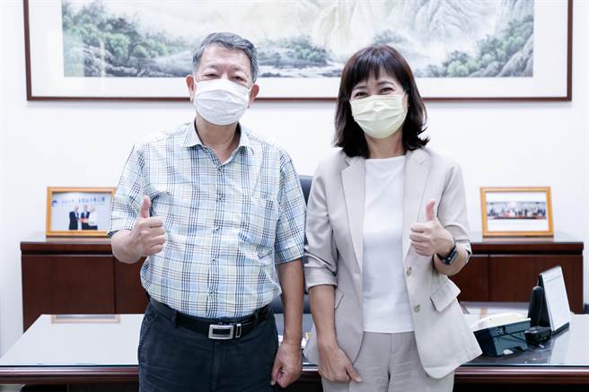 民进党新竹市长参选人沈慧虹为求完备科技产业面政策，近日特别拜访台湾科学园区同业公会秘书长张致远。（民进党提供／陈育贤新竹传真）