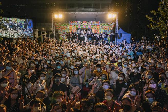 《咱 江湖再见》闭幕活动现场人山人海。（霹雳国际多媒体提供）