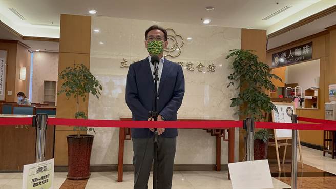 立院黨團幹事長鄭運鵬今（18日）表示，蔡英文總統今年最大任務就是11月26日九合一選舉，選舉之前怎麼可能有跛腳問題。（葉書宏攝）