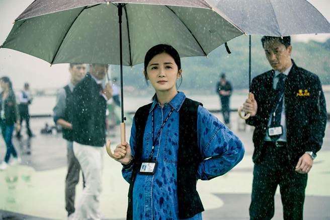 阿Sa在《神探大战》中演出怀孕的女警。（华映提供）