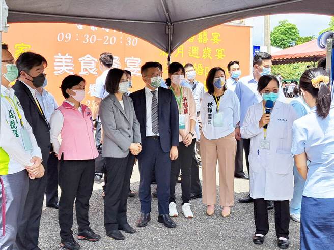 蔡英文总统今天特到月眉糖厂关心「后里地区增设住宿型长照机构及医院规画」进度及期程，并听取丰原医院简报。（陈世宗摄）