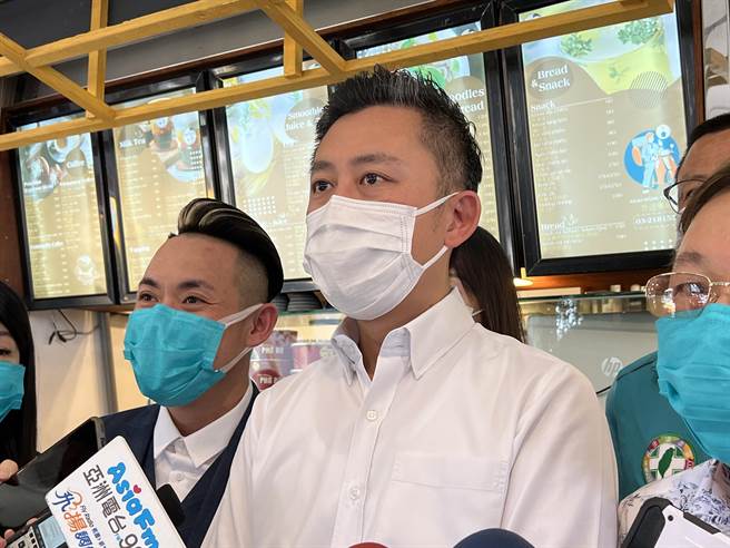 賴香伶緊咬論文案，林智堅反批只看到她攻擊藍綠，不見牛肉。(蔡依珍攝)