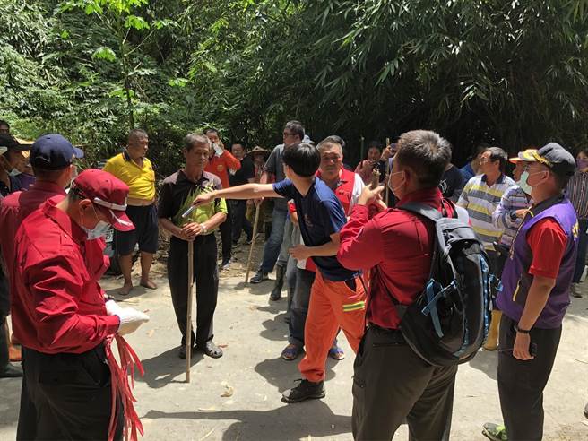 云林县崙背乡老妇人到林班地採笋失踪逾1天，消防署出动搜救犬协寻。（云林县消防局提供／张朝欣云林传真）