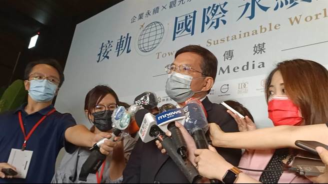 交通部长王国材参加旅游论坛后受访(简立欣摄)