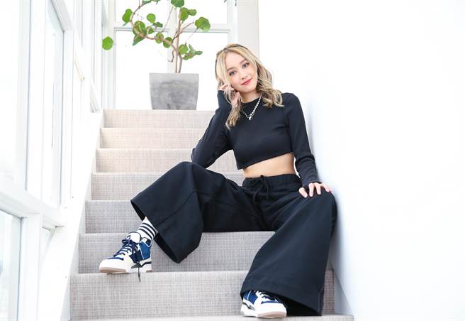 黃懷萱今接受媒體聯訪，即將於8月發行專輯。（陳俊吉攝）