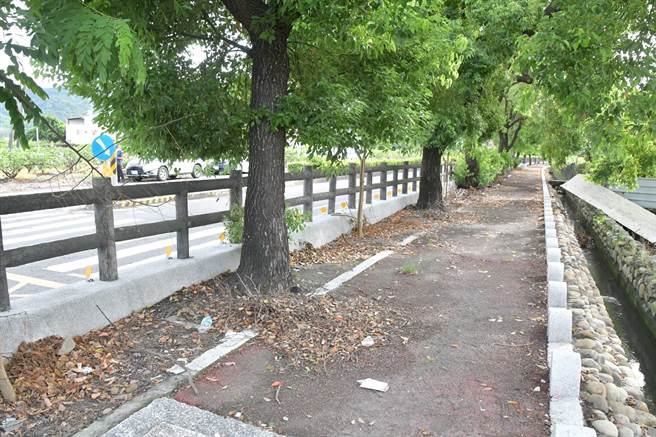 彰化县政府表示，计画结合三铁跑水(惠民路至鼻倡路)单车路线，以及交通部规划「环岛1-17号线」(源泉车站至彰云大桥)，该路段为二水乡自行车路网，串联八卦山风景区、南投县在地景点及云林县各自行车道。（吴建辉摄）