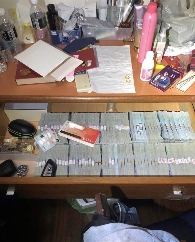 20岁陈姓少年常在抖音或IG炫富，实际是线上博弈非法吸金1.7亿。(市府提供／蔡依珍桃园传真)