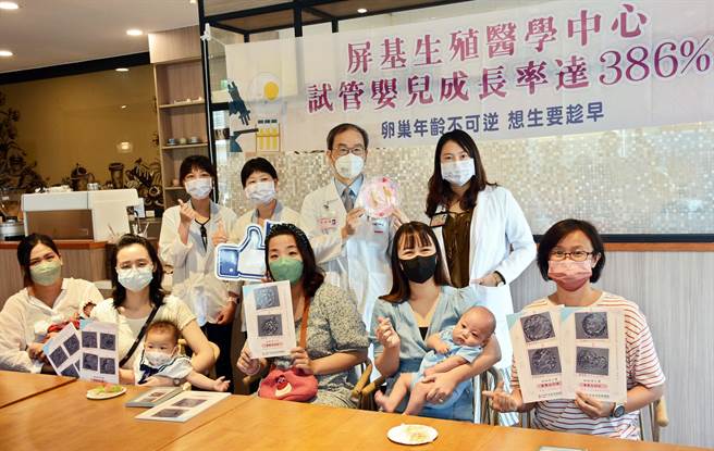 不孕症试管婴儿补助满一年，屏基喜迎新生儿回娘家。（林和生摄）