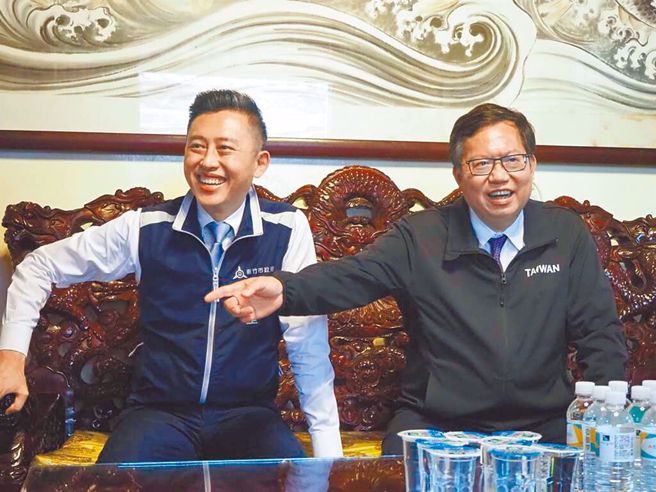 桃園市市長鄭文燦（右）、民進黨桃園市長參選人林智堅（左）。（本報系資料照）