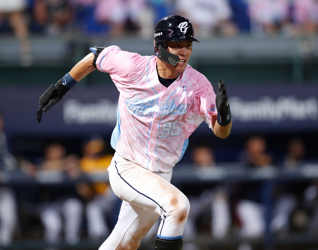 富邦悍将戴培峰17日达成生涯百安里程碑。（资料照，陈怡诚摄）