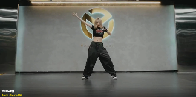 小苹果翻跳aespa的新歌，获得外界好评。（图／抖音@ccwng）