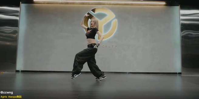 小苹果翻跳aespa的新歌，获得外界好评。（图／抖音@ccwng）