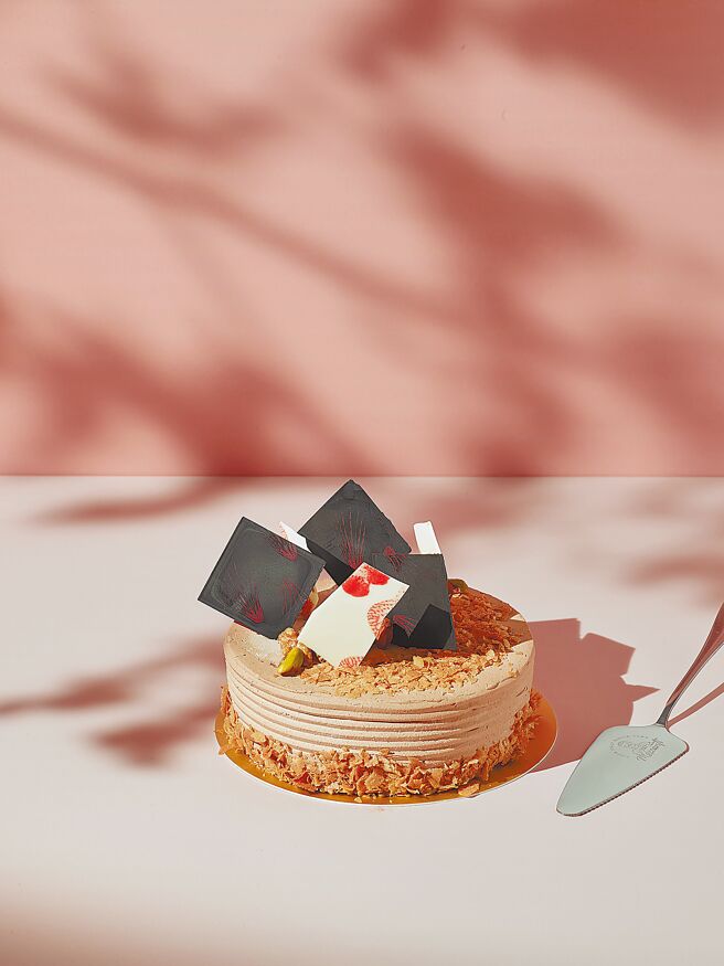 BELLAVITA宝丽广场推出马卡谛义式冰淇淋蛋糕。（BELLAVITA提供）