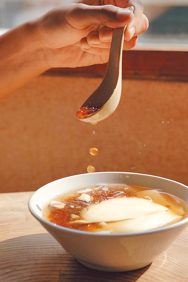 微风南山极绽美食星球推出桃城豆花。（微风提供）