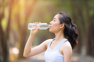 夏天熱到脫水光補水不夠 營養師列5消暑飲品