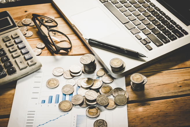 传出金管会有意针对利变保单开铡。（示意图／shutterstock）