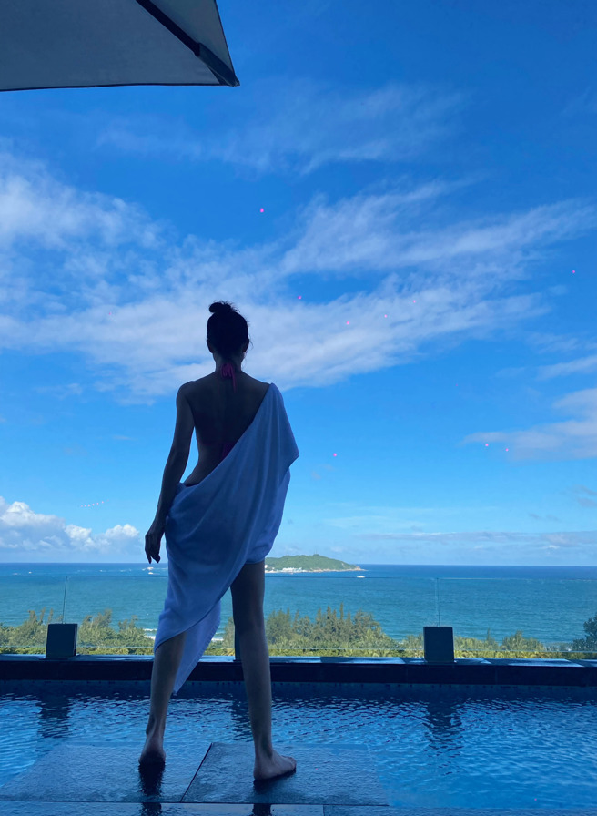 李玟辣曬S曲線。（圖／取材自李玟微博）