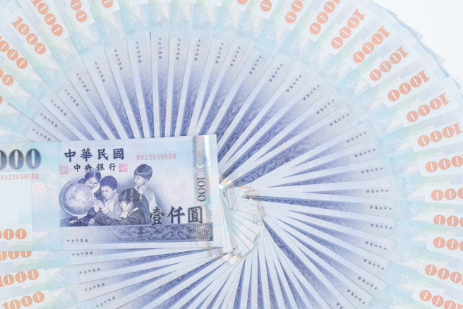 財經網美胡采蘋指出，1800億新台幣進入市場不太會造成通膨。（示意圖／shutterstock）